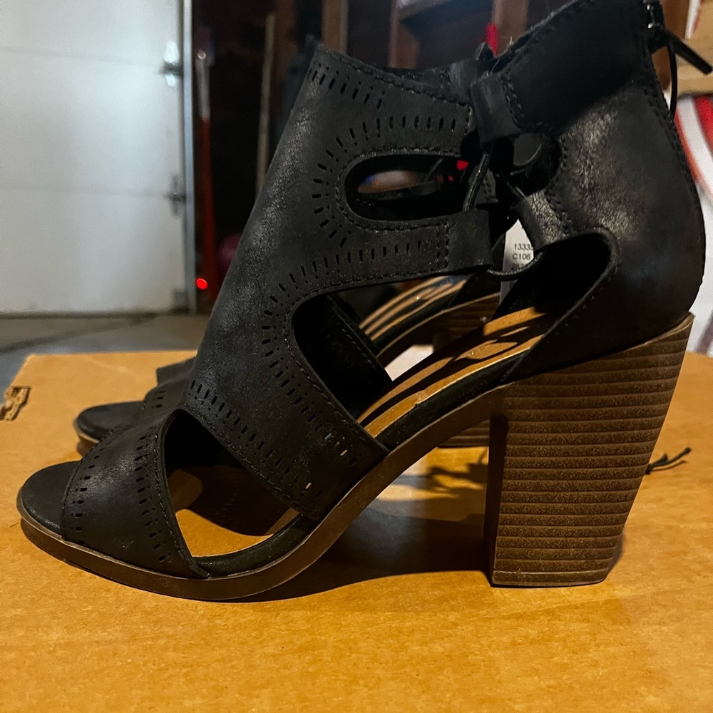 NWT Maurice’s black block heel sandals